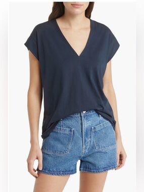 Frame Le Mid Rise V-Neck Tee in Dark Navy